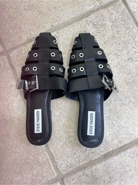 Steve Madden Black Buckle & Grommet Slide Mules size 8 never worn